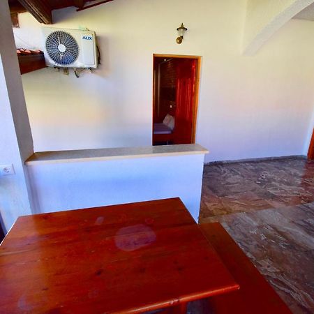 Menis Haus Rooms Vrasná Exteriér fotografie