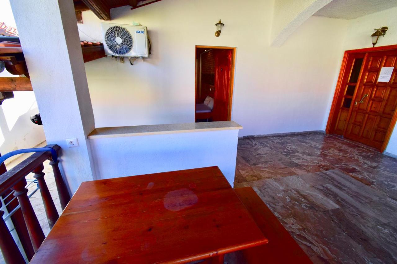 Menis Haus Rooms Vrasná Exteriér fotografie