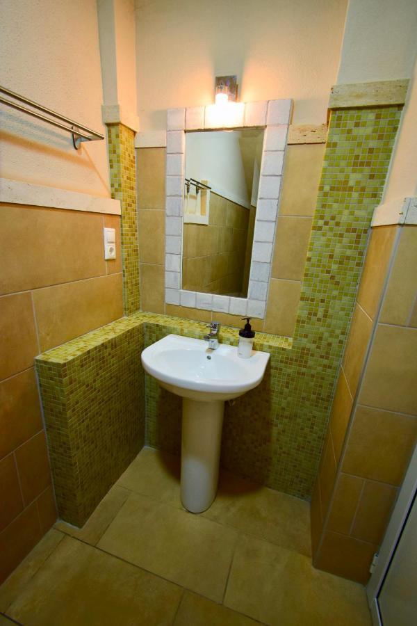 Menis Haus Rooms Vrasná Exteriér fotografie