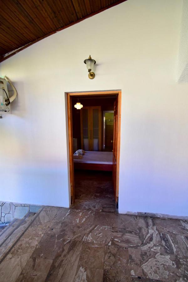 Menis Haus Rooms Vrasná Exteriér fotografie